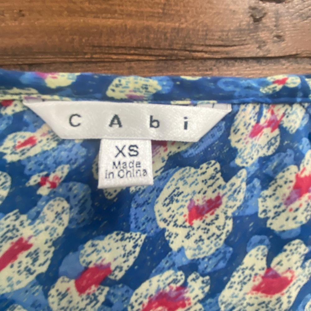 GUC cabi blouse. Easy launder.no iron. Detail in back with 3 buttons.